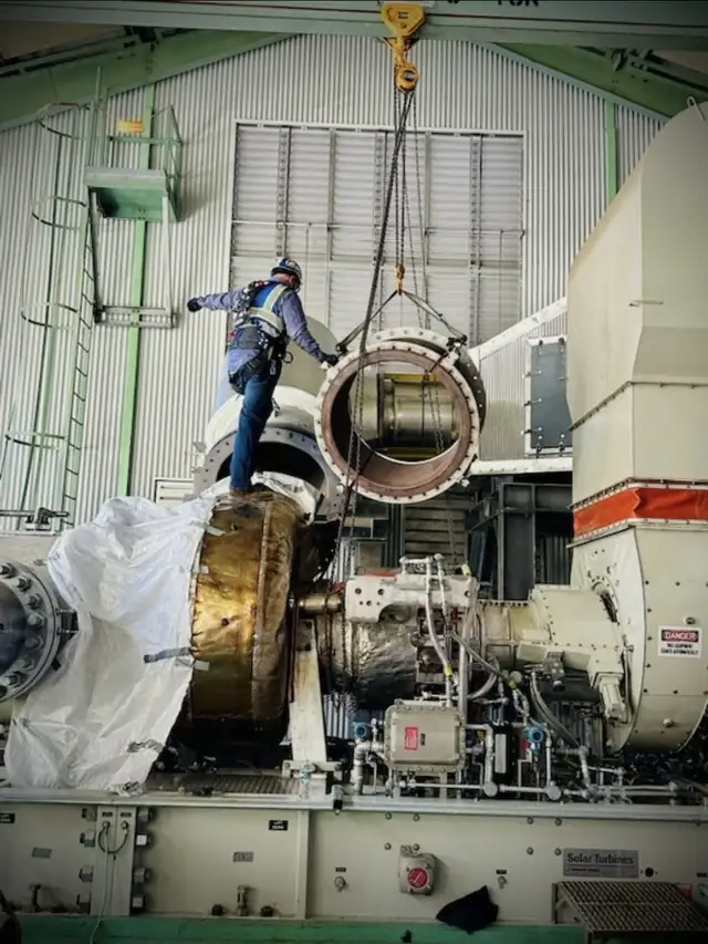 Rigging turbine components inside an equipment building